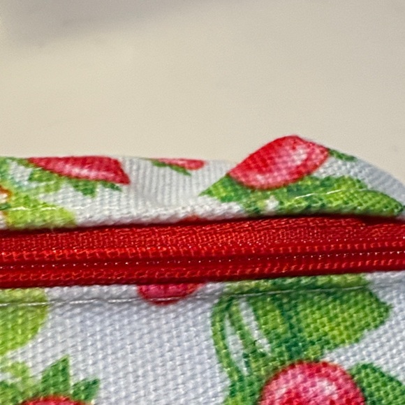 Strawberry Shortcake Hand Cream Collection - Festive Red and Green - Picture 4 of 8